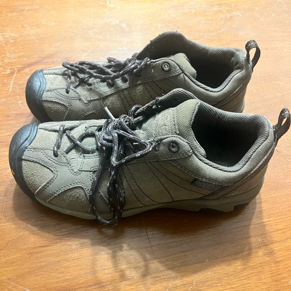 Keen women’s walking shoe - Picture 2 of 5